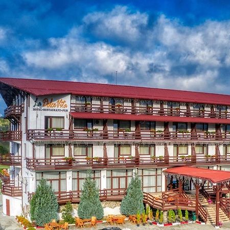 Hotel La Dolce Vita Zarnesti Ngoại thất bức ảnh