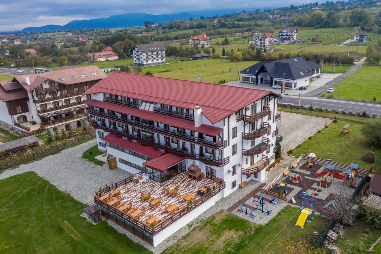 Hotel La Dolce Vita Zarnesti Ngoại thất bức ảnh