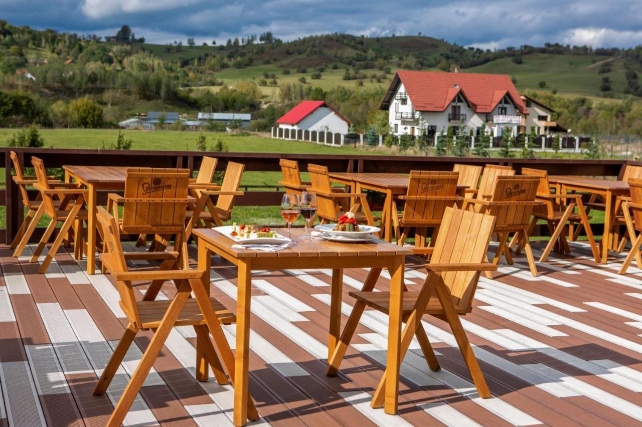 Hotel La Dolce Vita Zarnesti Ngoại thất bức ảnh