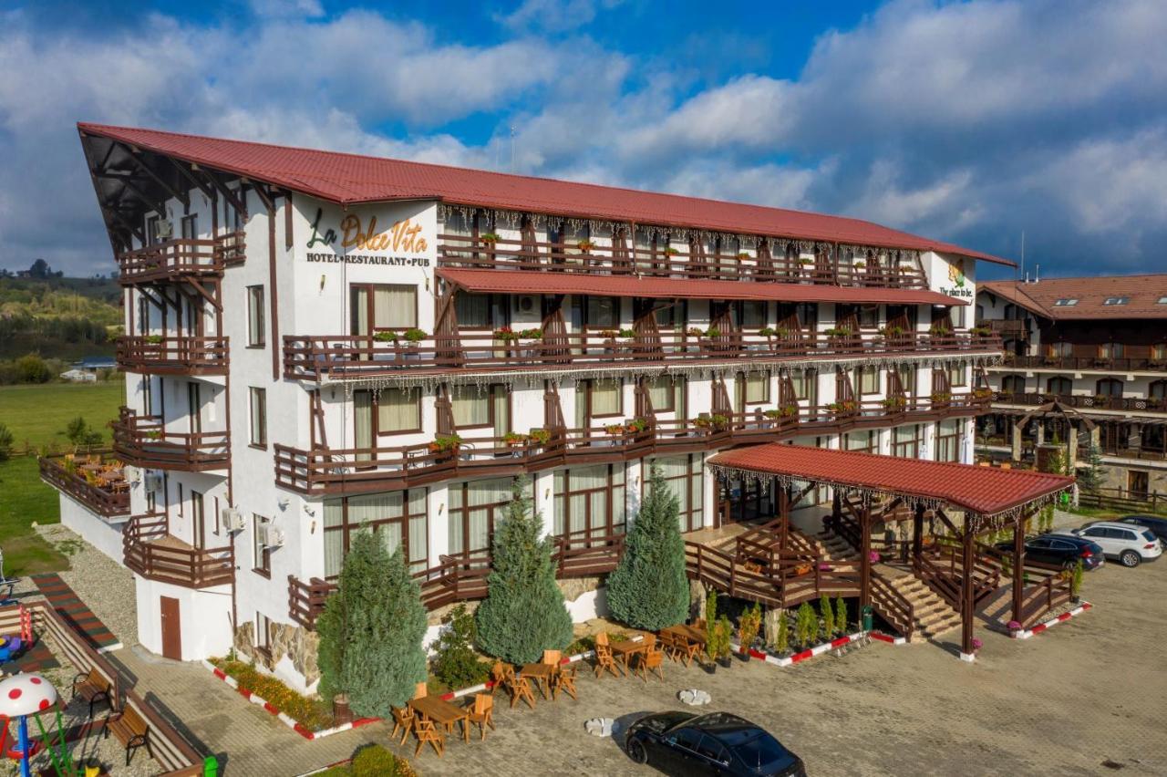 Hotel La Dolce Vita Zarnesti Ngoại thất bức ảnh