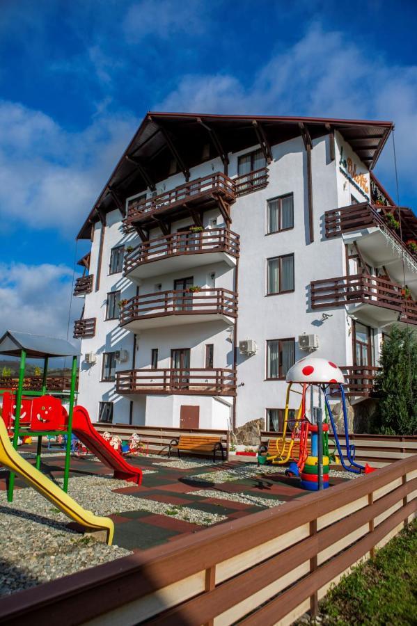 Hotel La Dolce Vita Zarnesti Ngoại thất bức ảnh