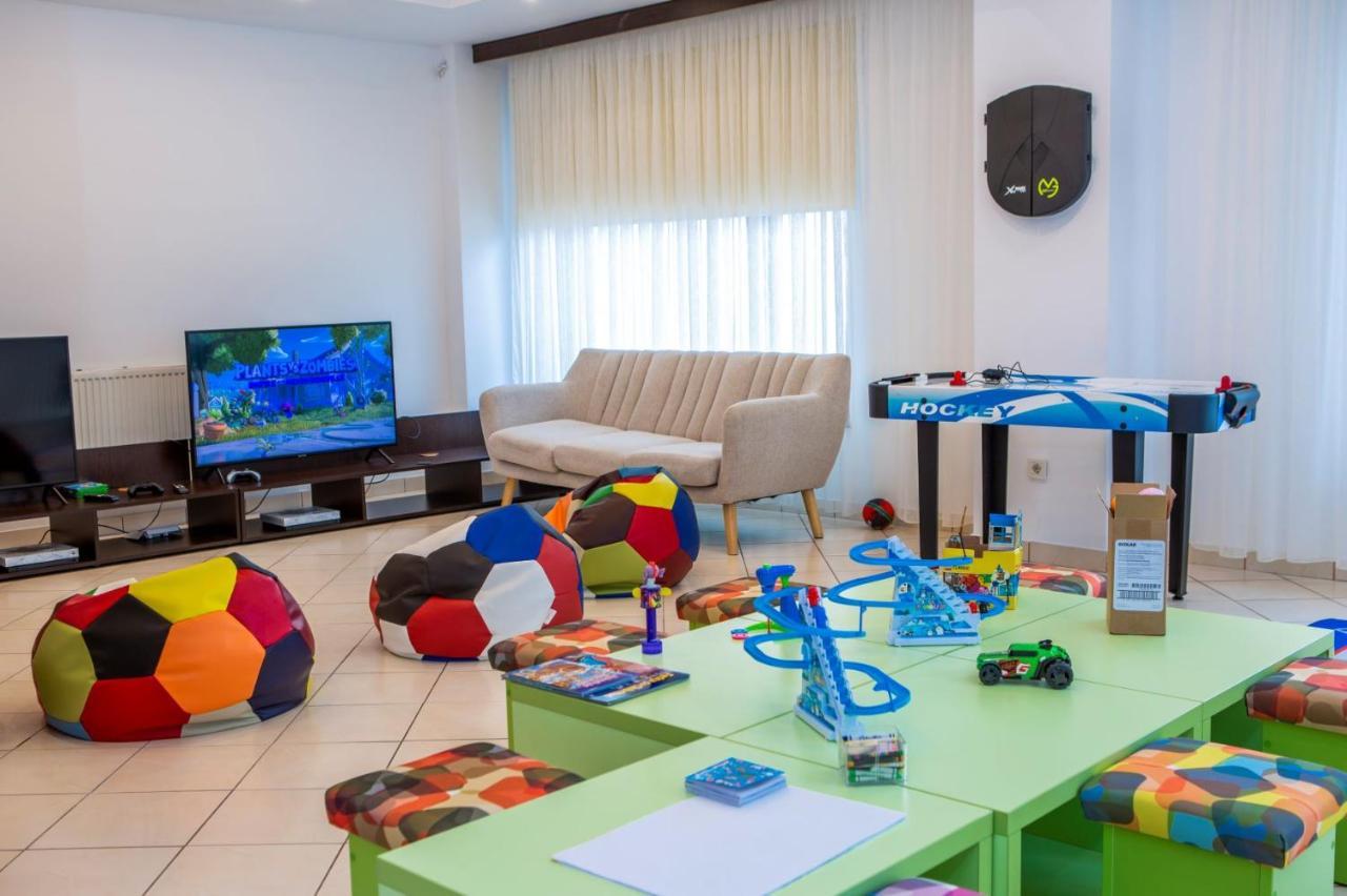 Hotel La Dolce Vita Zarnesti Ngoại thất bức ảnh