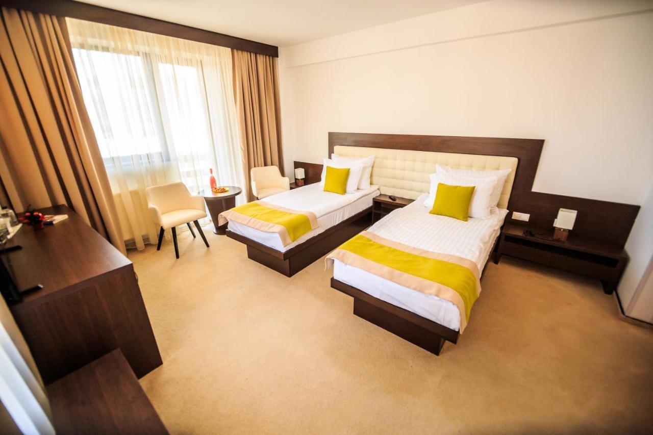 Hotel La Dolce Vita Zarnesti Ngoại thất bức ảnh