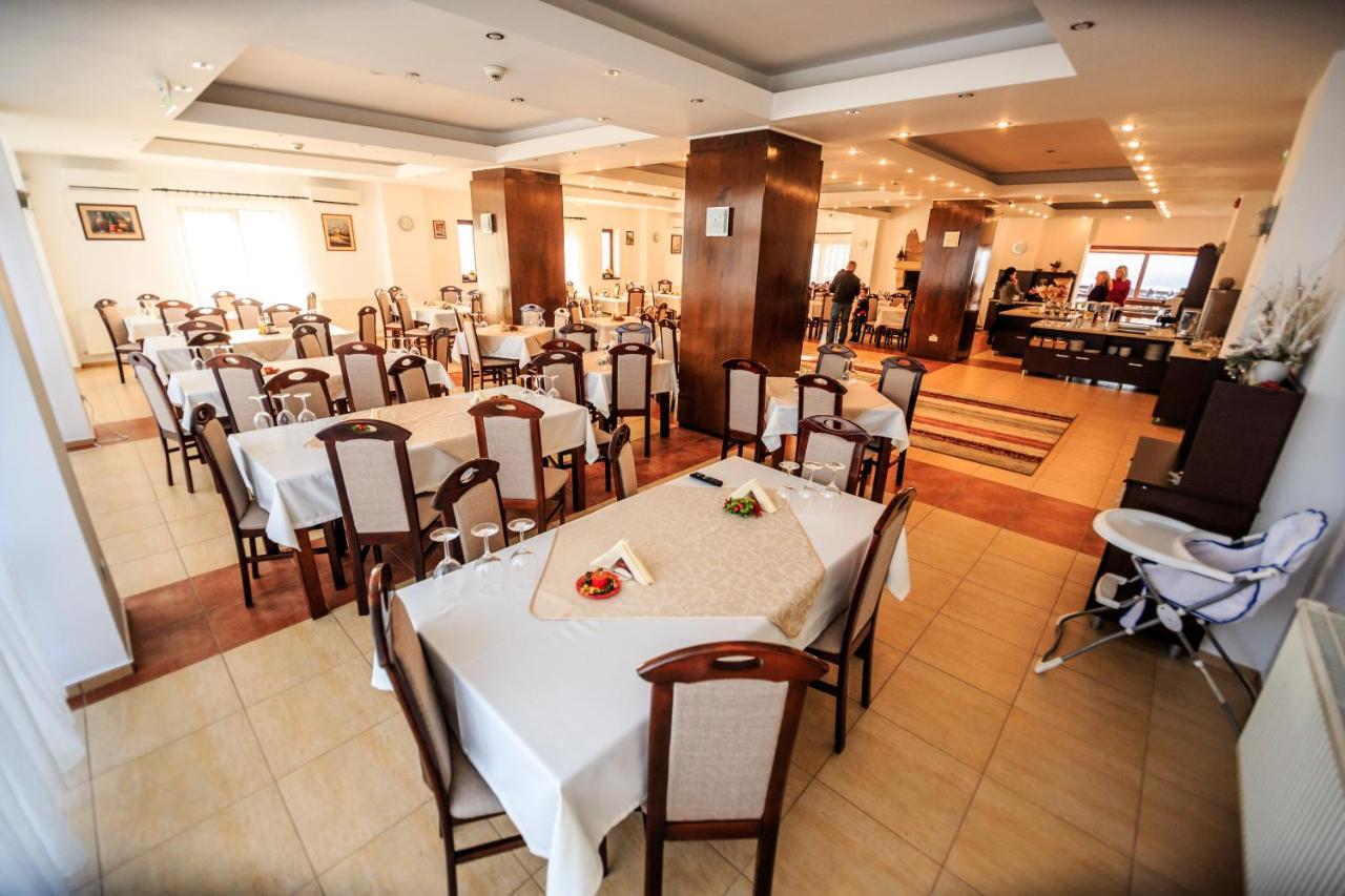 Hotel La Dolce Vita Zarnesti Ngoại thất bức ảnh