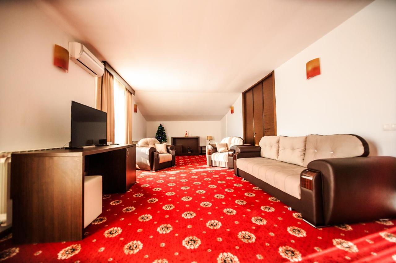 Hotel La Dolce Vita Zarnesti Ngoại thất bức ảnh
