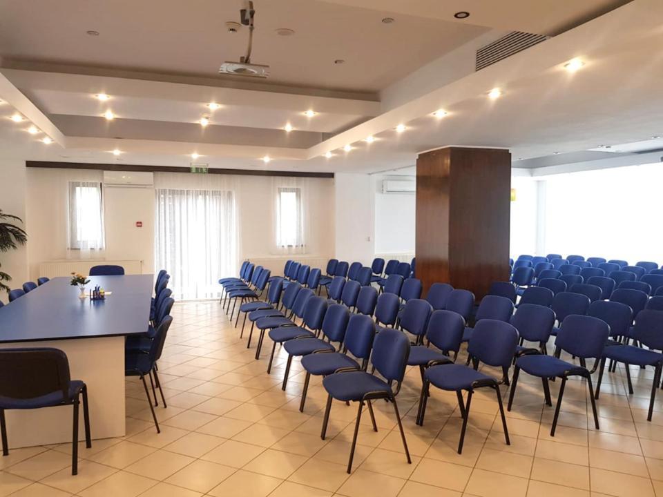Hotel La Dolce Vita Zarnesti Ngoại thất bức ảnh